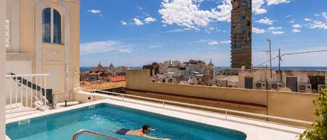 Rooftop pool