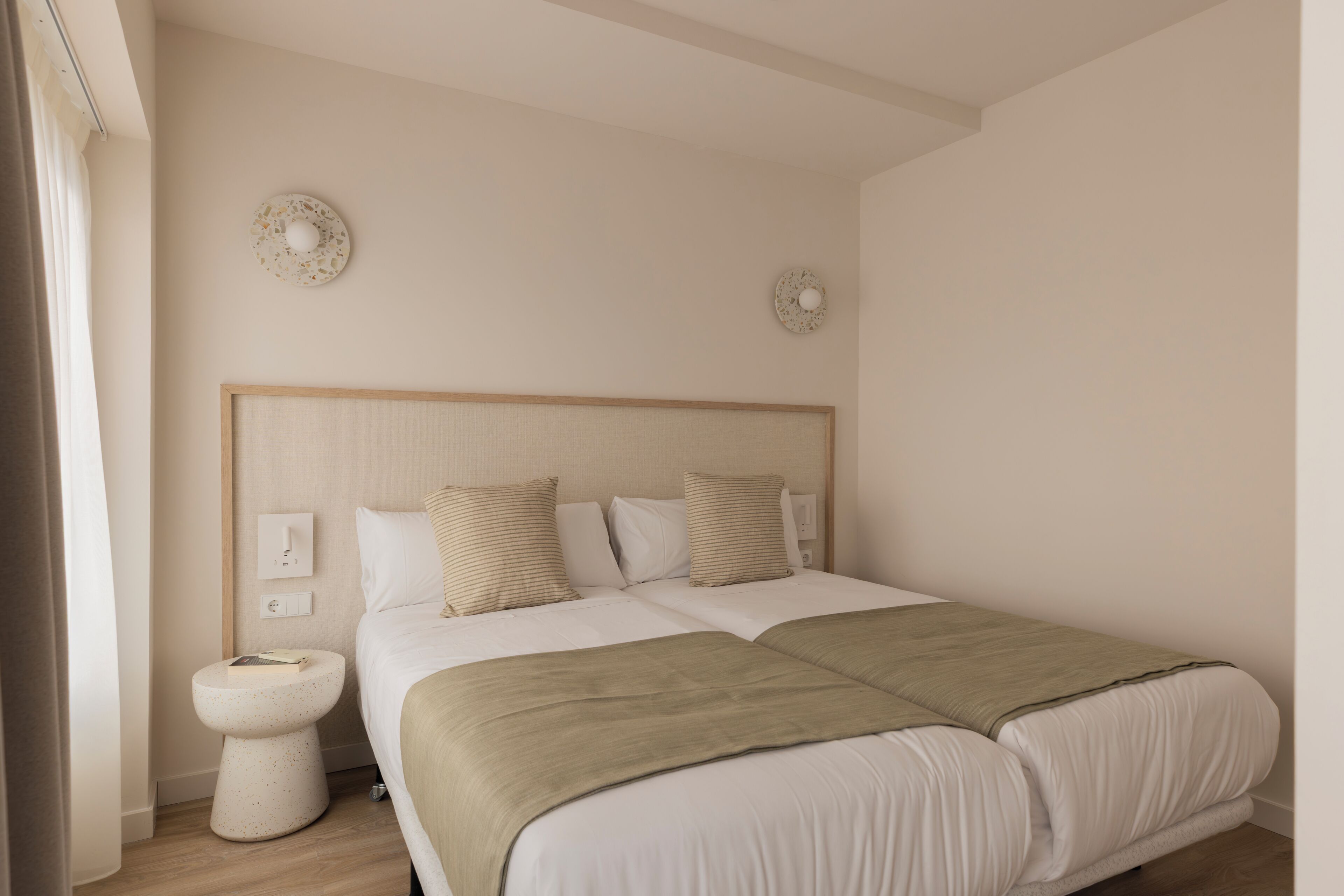 Family Studio | In-room safe, iron/ironing board, free cribs/infant beds, free WiFi
