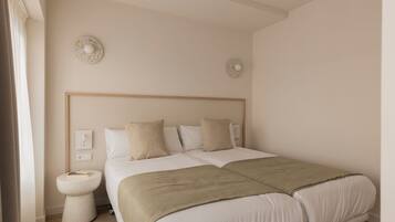 Family Studio | In-room safe, iron/ironing board, free cribs/infant beds, free WiFi
