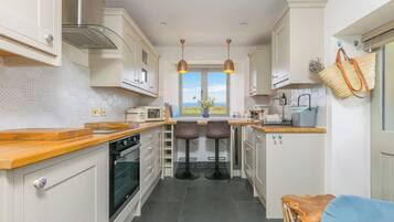 Dishwasher, cookware/dishes/utensils