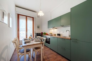 Apartment (3 Bedrooms) | Private kitchen | Microwave, oven, espresso maker, electric kettle - Da Vinci - Flo Apartments (Florence)
