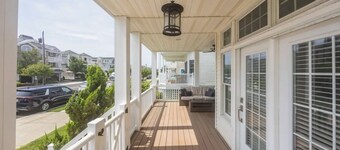 Ocean City NJ GOLD COAST Modern & Fabulous 4-BR condo ‘Steps to Sand’ -sleeps 10
