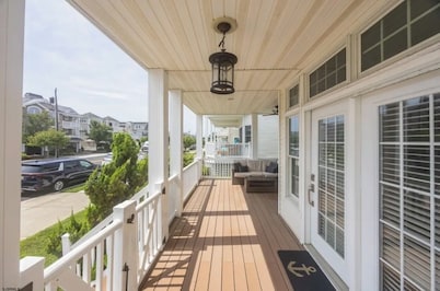 Ocean City NJ GOLD COAST Modern & Fabulous 4-BR condo ‘Steps to Sand’ -sleeps 10