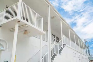 Exterior - The Purple Pelican - Perfect 1-bedroom condo in Fort Lauderdale (Fort Lauderdale)