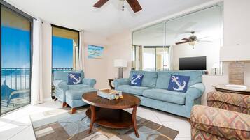 Condo, 2 quartos | Área de estar