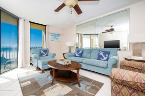Condo, 2 phòng ngủ | Khu phòng khách