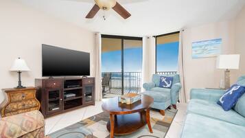 Condo, 2 quartos | Área de estar