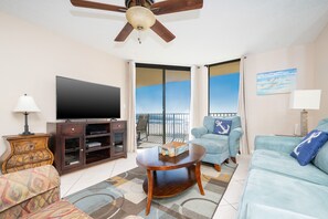 Condo, 2 quartos | Área de estar
