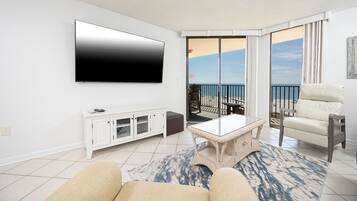 Condo, 2 habitaciones | Área de sala de estar