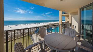 Condo, 2 habitaciones | Restaurante al aire libre