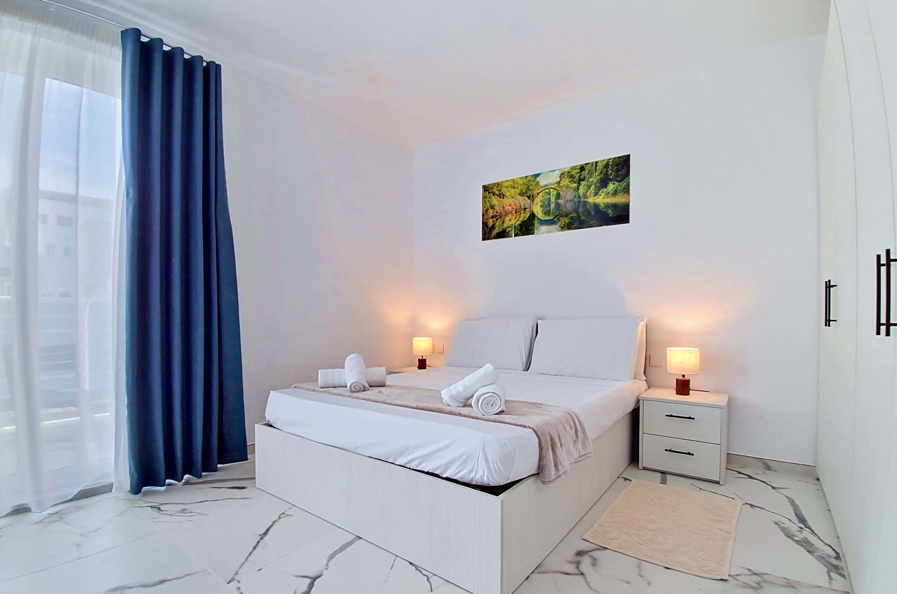 Iron/ironing board, WiFi, bed sheets
