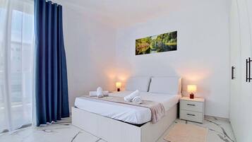 Iron/ironing board, WiFi, bed sheets