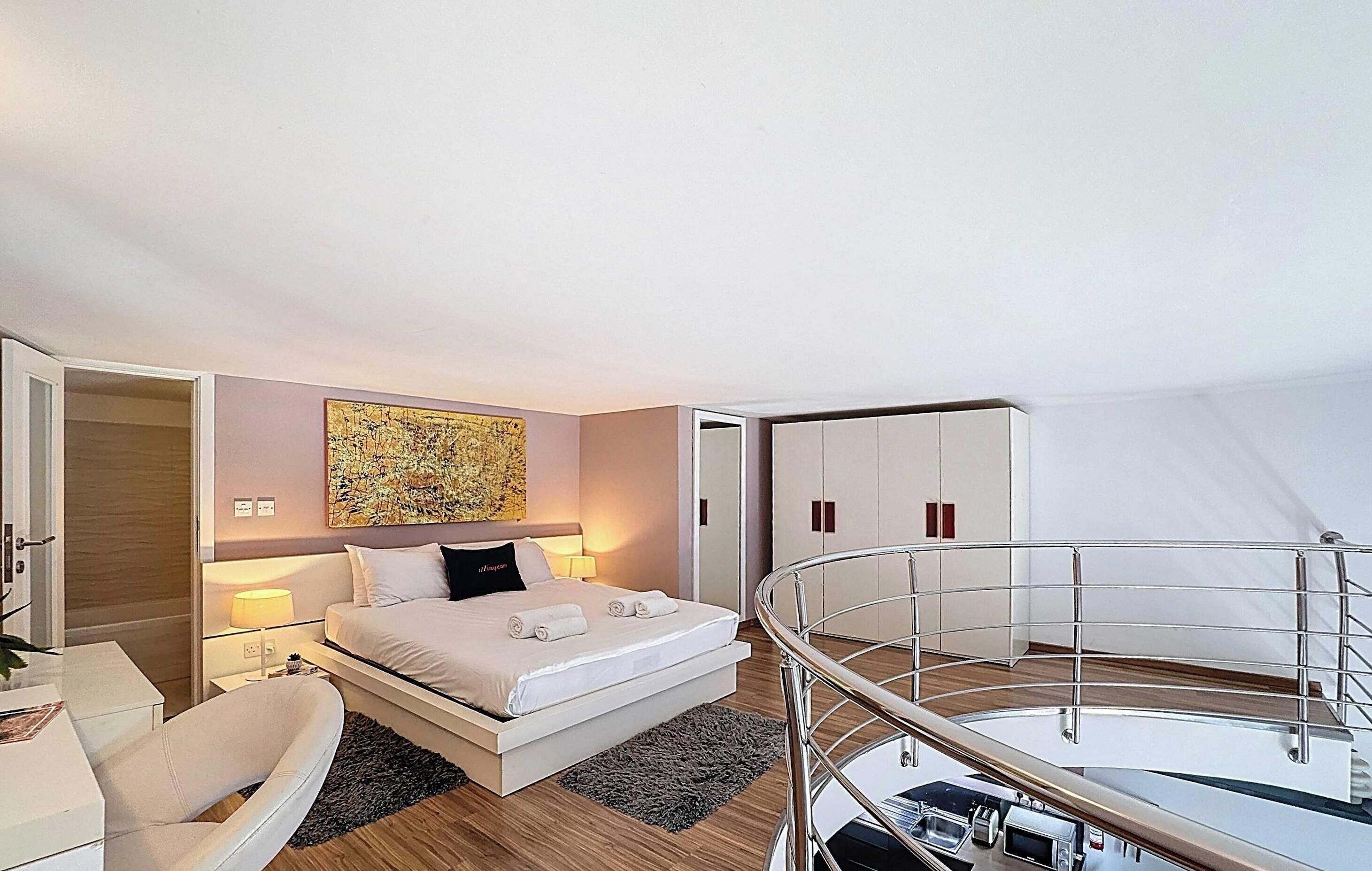 Desk, iron/ironing board, travel cot, WiFi