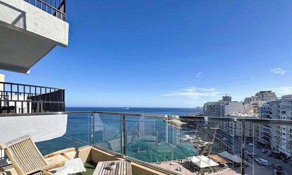 Property grounds - Bright Sliema Coastal Apartment with Sea Terrace (Tas-Sliema)