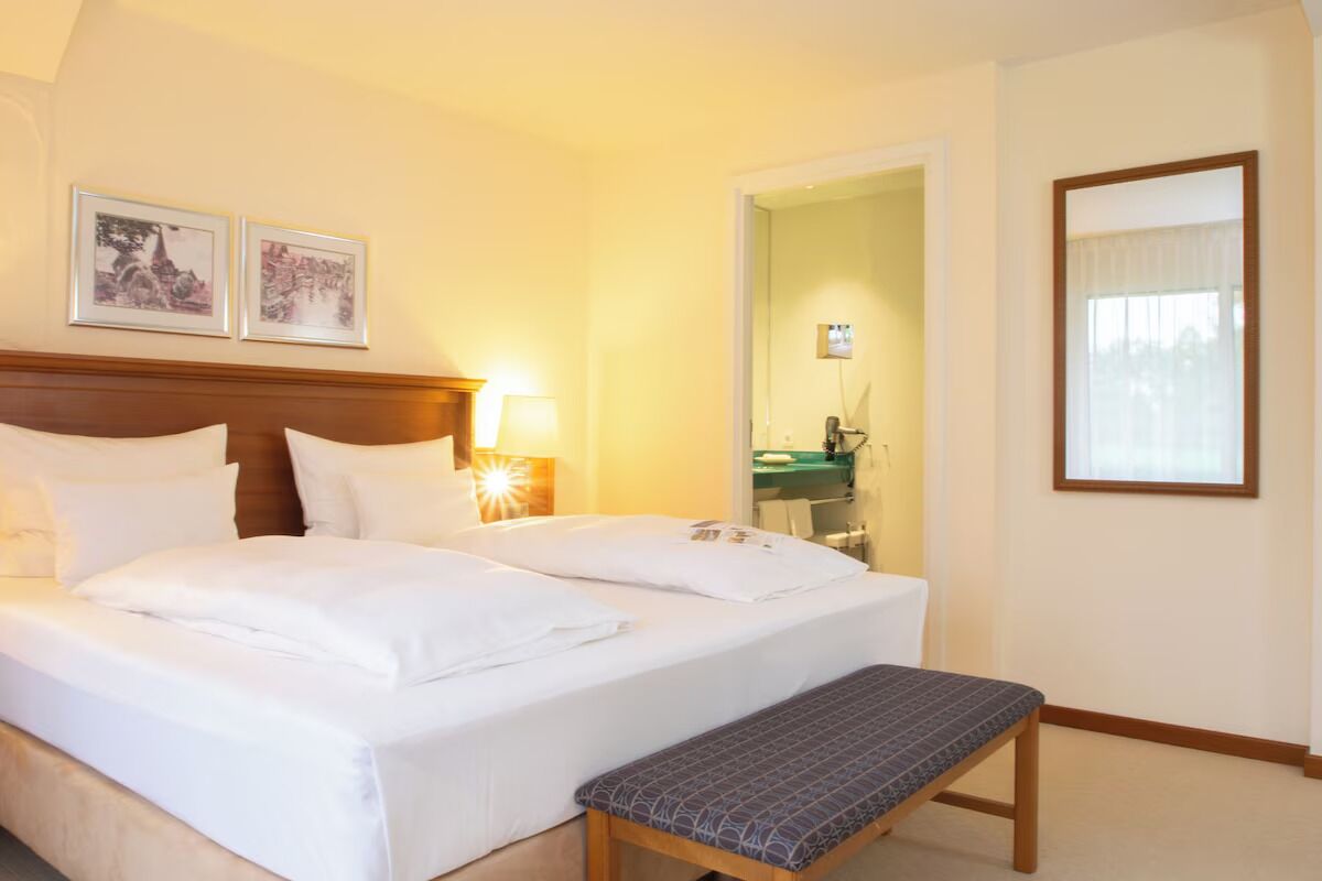 Iron/ironing board, free WiFi, bed sheets