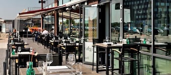 Clean, Modern Rooms with Easy City & Airport Connections! Onsite Dining