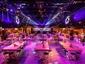 Dining - Rotterdam Convenience – Onsite Dining & Airport Access! (Rotterdam)