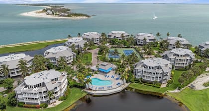 Enjoy golf course & gulf water views at 1666 Lands End Village, a 3-bedroom, 3-bath Captiva condo just a quick walk to Sunset Beach. Guests have access to the association pool, BBQ grills, and pickleball & tennis court. 5-night minimum.
