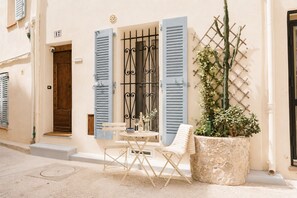 Exterior detail - New -Vieil Antibes Remparts -Rare House 3CHR/3SDB (Antibes)