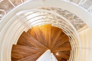 A spiral staircase with wooden steps and white railings. - New -Vieil Antibes Remparts -Rare House 3CHR/3SDB (Antibes)
