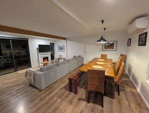 Dining - Peaceful escape at smiths beach - modern kitchen, amazing garden and pool room (Smiths Beach)
