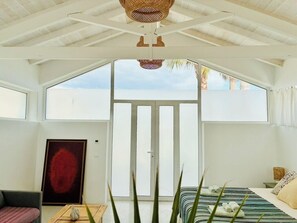Internet, bed sheets - Bright Elegant Algarve Cottage with Natural Pond (Moncarapacho)