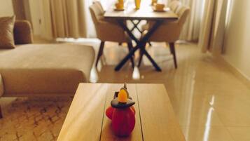 Deluxe Apartment, 1 Bedroom | Dining