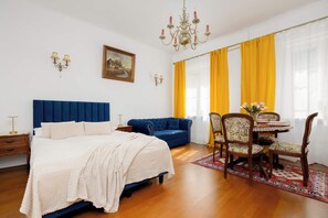 Iron/ironing board, travel cot, WiFi, bed sheets - Cozy Studio by the Market Square | Fountain Park (Warszawa)