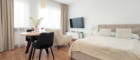 Iron/ironing board, travel crib, WiFi, bed sheets