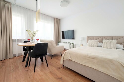 Modern Studio with Parking | Near the Park