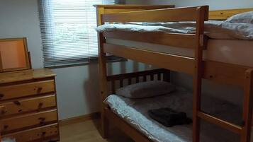 3 bedrooms, iron/ironing board, free WiFi, bed sheets
