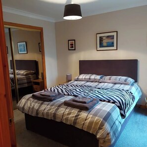 3 habitaciones, tabla de planchar con plancha y wifi gratis 