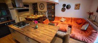 Spacious Headingley house with parking