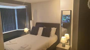 3 bedrooms, iron/ironing board, travel cot, free WiFi