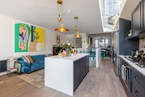 Private kitchen - Family House London - 4 bedrooms, sleeps 8/9, garden, near Notting Hill (London)