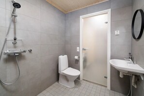 Superior Duplex, 2 Bedrooms, Sauna, Courtyard View | Bathroom | Shower, hair dryer, toilet paper - Porevillas Iso-Syöte A  (Syöte)