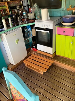 Fridge, oven, coffee/tea maker, cookware/dishes/utensils - Casa Benito.colorful wooden house, quiet.detached house with private parking lot (La Oliva)
