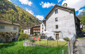 Exterior - Vallemaggia Green House (Lavizzara)