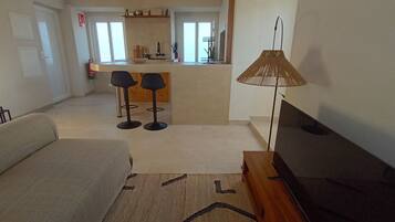 Deluxe Studio, Ocean View | Living area | Smart TV
