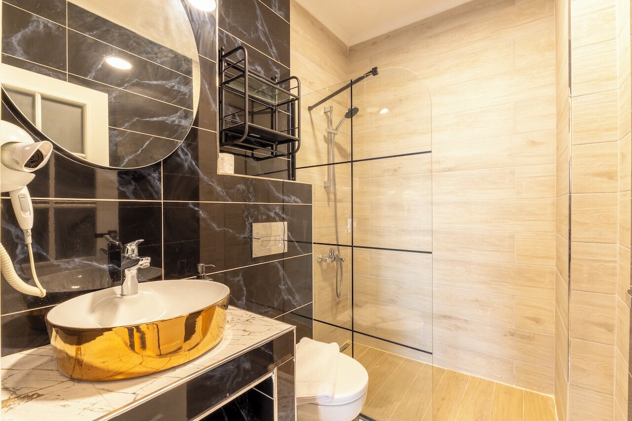 Standard Triple Room, Balcony | Bathroom | Shower, hair dryer, towels, soap