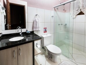 Chalet familiar, vista al jardín | Baño