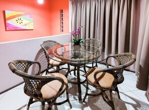 Family Chalet, Garden View | Dining