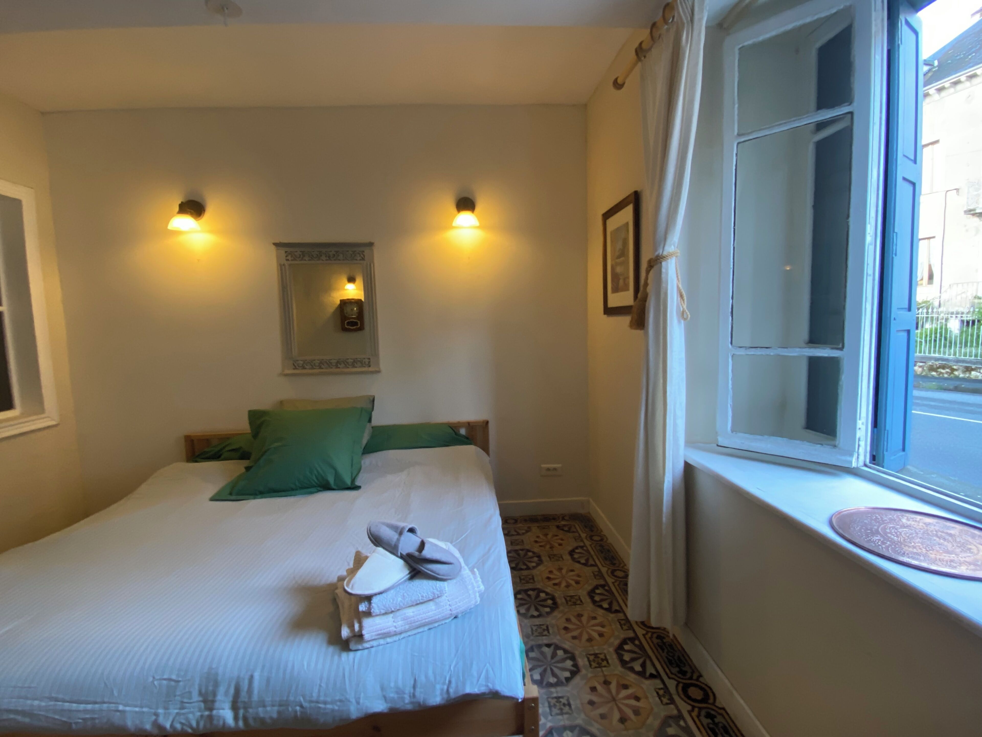 4 chambres, fer et planche à repasser, Wi-Fi gratuit, draps fournis