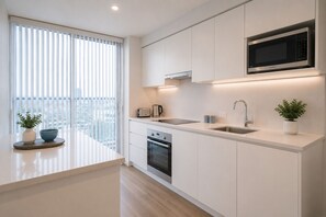 Junior-Zimmer | Eigene Küche | Kühlschrank, Mikrowelle, Ofen, Herdplatte