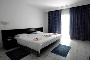 Habitación básica, balcón | Wifi gratis 