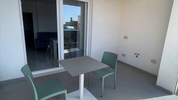 Appartamento Comfort, vista mare parziale | Terrazza/patio