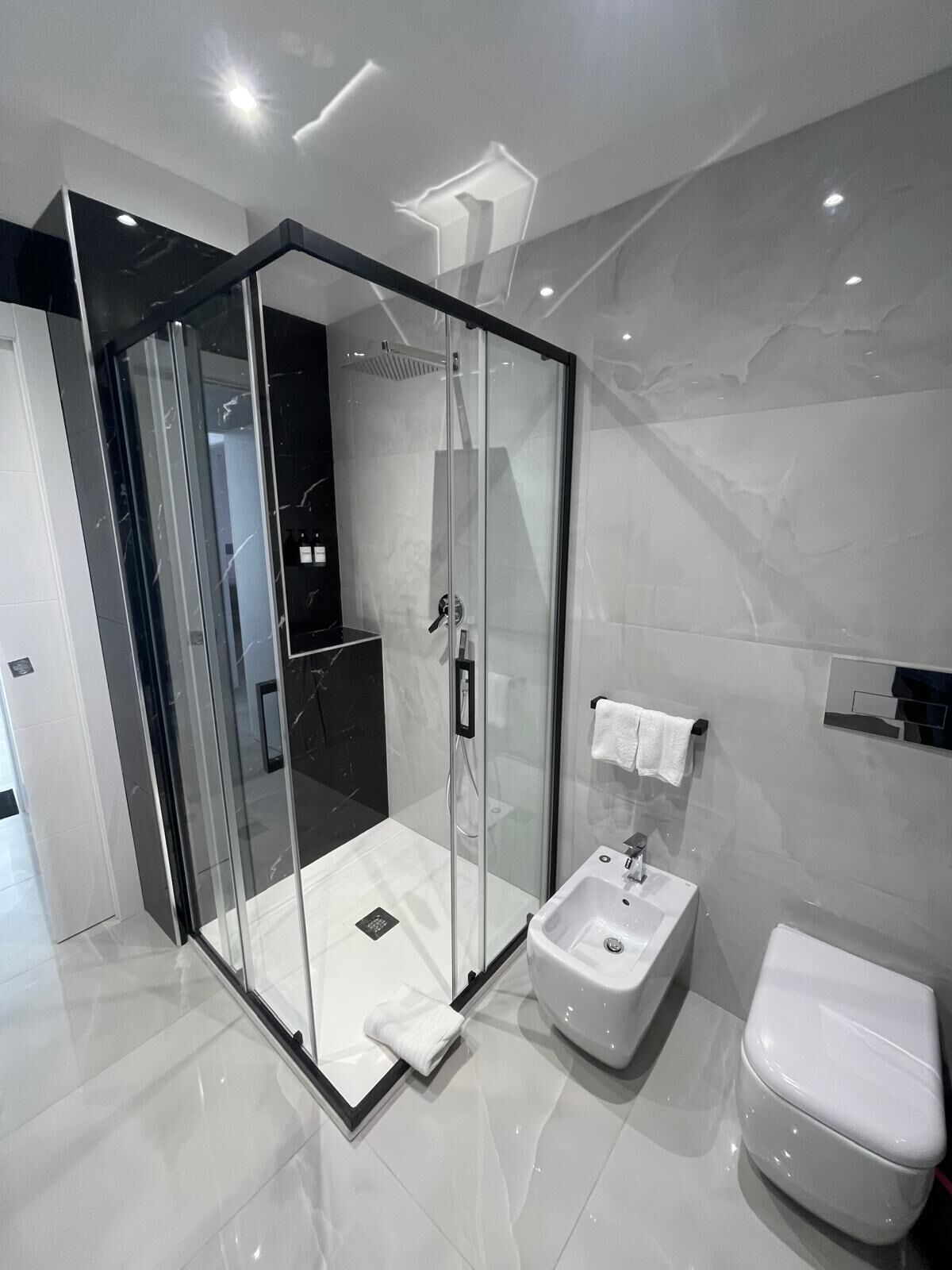 Appartamento Comfort, vista mare parziale | Bagno