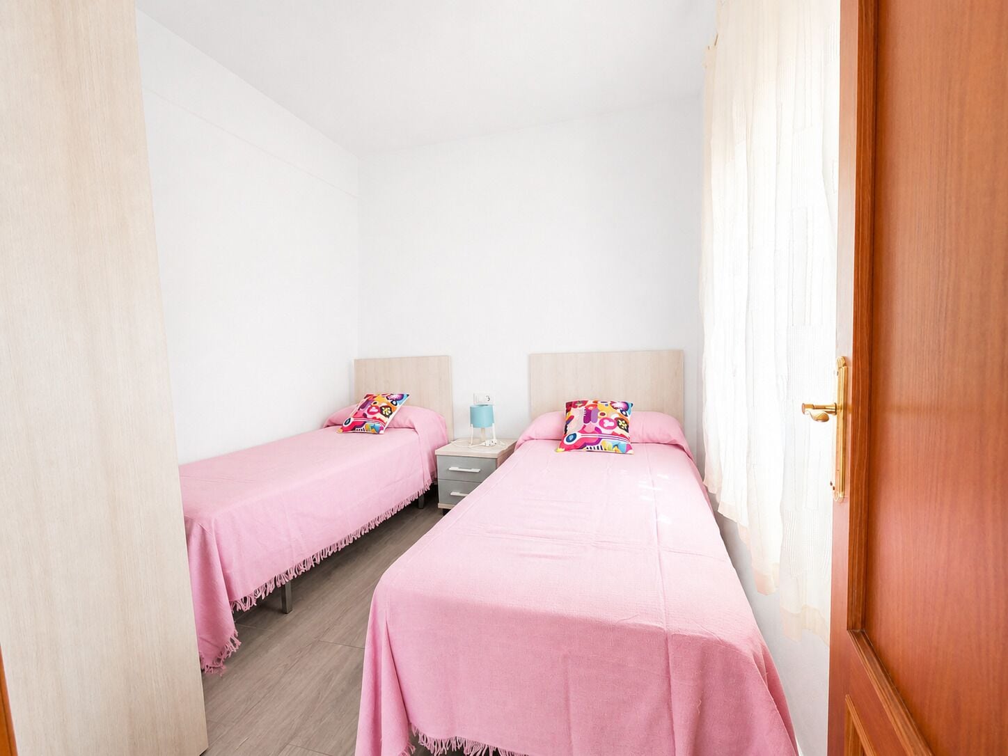 2 chambres, fer et planche à repasser, draps fournis