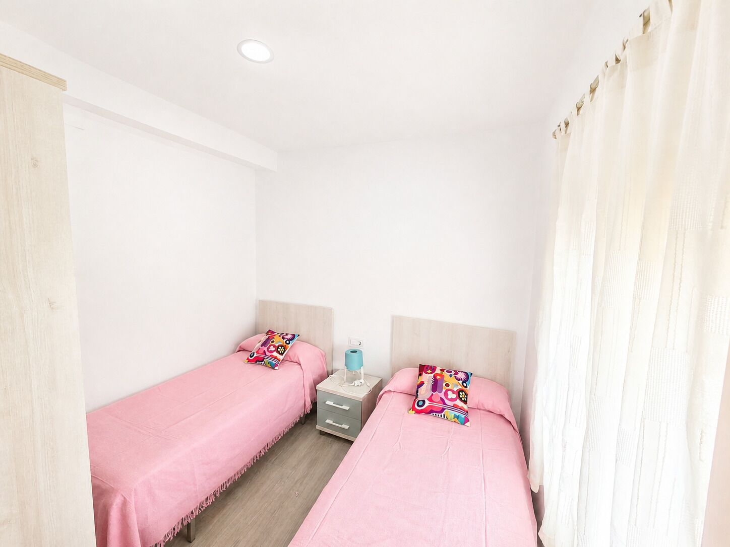 2 bedrooms, iron/ironing board, bed sheets