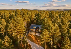 Exterior - Luxe Couple's Retreat | Hot Tub | Cornhole (Broken Bow)
